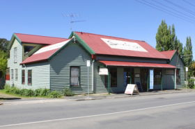 Stanley's Studio And Gallery - Fine Art And Craft - Kawana Tourism 0