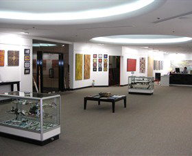 Mbantua Gallery Darwin - Kawana Tourism 0