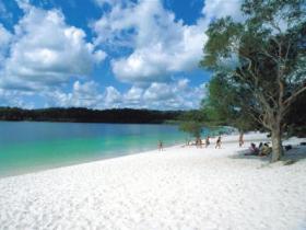 Lake McKenzie - Kawana Tourism 0