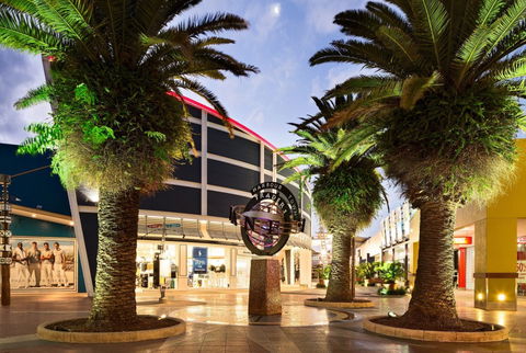 Harbour Town Outlet Shopping Centre - Kawana Tourism 0