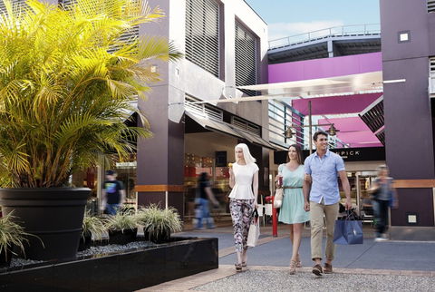 Harbour Town Outlet Shopping Centre - Kawana Tourism 3