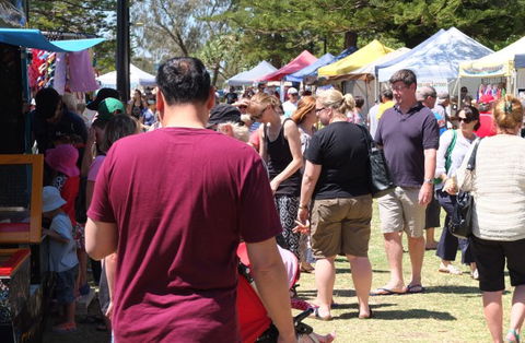 Broadbeach Beachfront Markets - Kawana Tourism 1