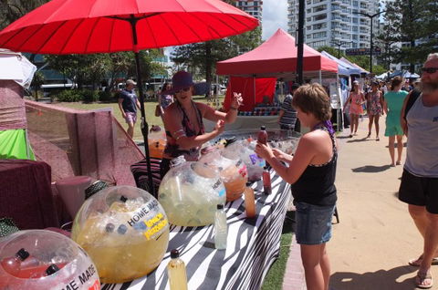 Broadbeach Beachfront Markets - Kawana Tourism 4
