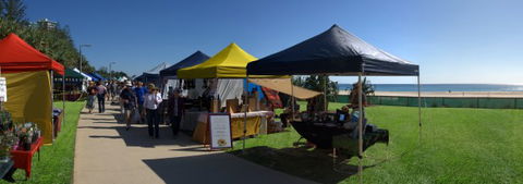 Broadbeach Beachfront Markets - Kawana Tourism 7
