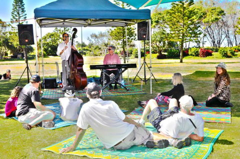 Broadbeach Beachfront Markets - Kawana Tourism 8