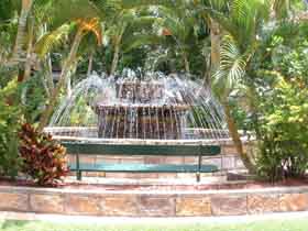 Bauer And Wiles Memorial Fountain - Kawana Tourism 0