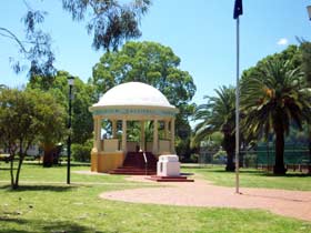 Kingaroy Memorial Park - Kawana Tourism 0