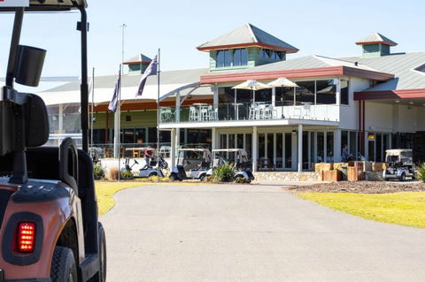 Club Catalina - Kawana Tourism 4