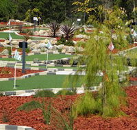 18 Hole Mini Golf - Club Husky - Kawana Tourism