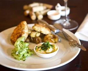 Jones Winery & Vineyard Cafe - Kawana Tourism 3
