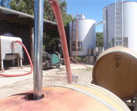 Cannibal Creek Vineyard - Kawana Tourism 3