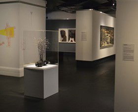 The Gallery At Bayside Arts And Cultural Centre - Kawana Tourism 3