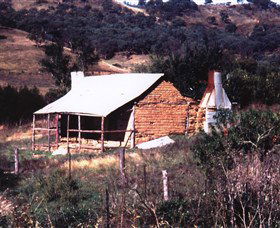 Book Keepers Cottage - Kawana Tourism 1