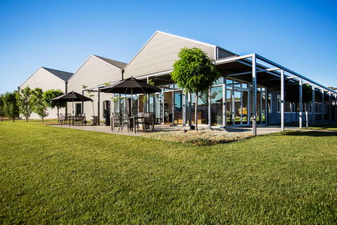 Bunnamagoo Wines - Kawana Tourism 0