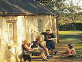 Overland Corner Hotel - Kawana Tourism 0