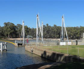 Lock 10 And Weir - Kawana Tourism 3