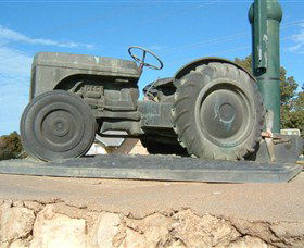 Ferguson Tractor Monument - Kawana Tourism 0
