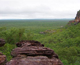 Barrk Sandstone Walk - Kawana Tourism 0
