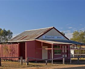 Copperfield Store, Chimney And Cemetery - Kawana Tourism 3