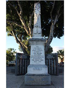 Emerald War Memorial - Kawana Tourism 1