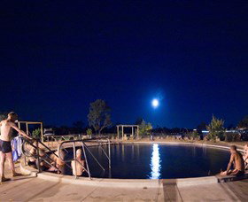 Lightning Ridge Bore Baths - Kawana Tourism 1