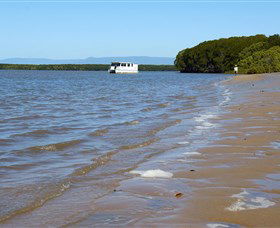 Taylors Beach - Kawana Tourism 1