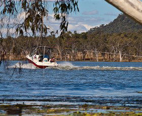 Lake Elphinstone - Kawana Tourism 1