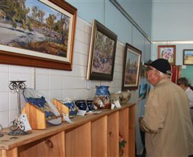 Peak Hill Art Gallery - Kawana Tourism 1
