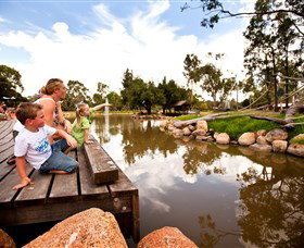 Savannah Visitor Plaza, Taronga Western Plains Zoo Dubbo - Kawana Tourism 7