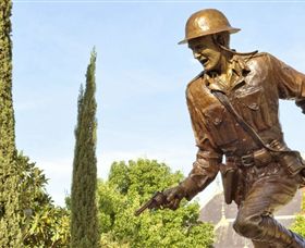 Private Robert Mactier Statue - Kawana Tourism 1