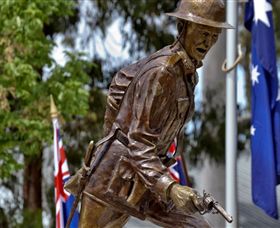 Private Robert Mactier Statue - Kawana Tourism 2
