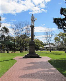 Goondiwindi War Memorial - Kawana Tourism 1