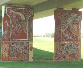 Cowra Bridge Pylons - Kawana Tourism 0