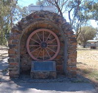 Jindera Pioneer Cairn - Kawana Tourism