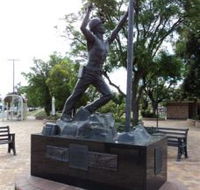 Miners Memorial Statue - Kawana Tourism