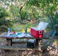 Little Llangothlin picnic area - Kawana Tourism