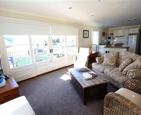 Keith Tulloch Wine - Kawana Tourism 3