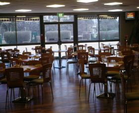 Picton Bowling Club - Kawana Tourism 0