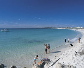 Port Beach - Kawana Tourism 0