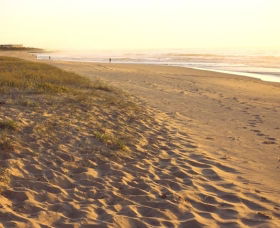 Fairy Meadow Beach - Kawana Tourism 0