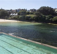 Clovelly Beach - Kawana Tourism