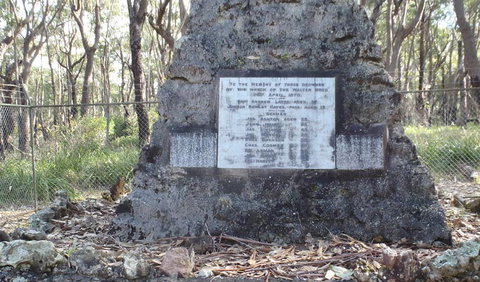 Monument Beach Picnic Area - Kawana Tourism 3