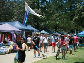 Broadbeach Art And Craft Markets - Kawana Tourism 0