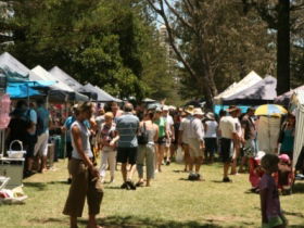 Broadbeach Art And Craft Markets - Kawana Tourism 1