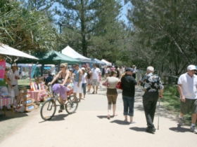 Broadbeach Art And Craft Markets - Kawana Tourism 2