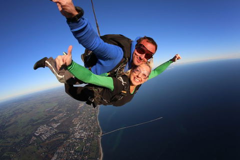 Skydive Geronimo - Kawana Tourism 7