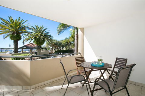 Sandcastles On Broadwater - Kawana Tourism 12