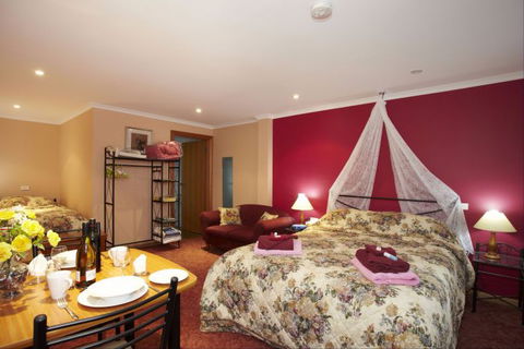NorthEast Restawhile Bed And Breakfast - Kawana Tourism 8