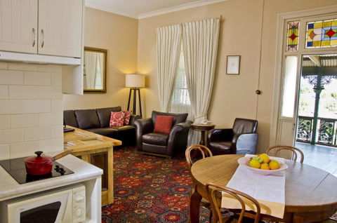 Imperial Fine Accommodation - Kawana Tourism 3