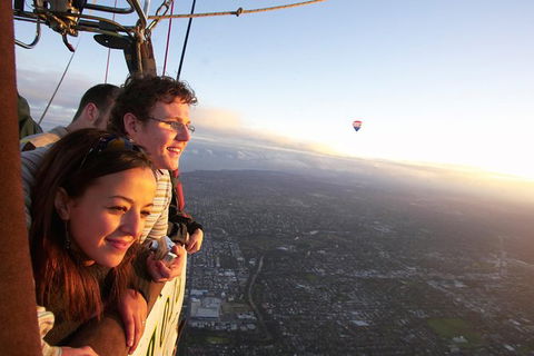Balloon Flights In Northern Tasmania - Kawana Tourism 0